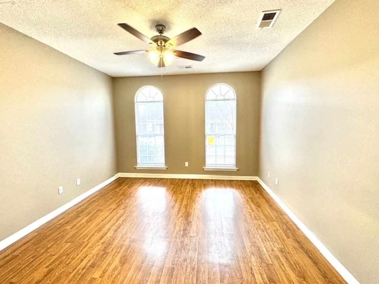 10226 Sterling Ridge Dr - Photo 5 of 12