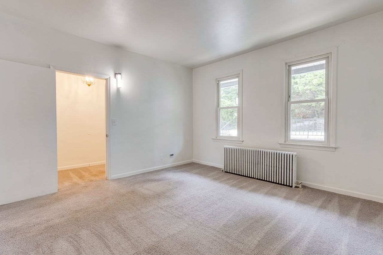 404 Belonda St - Photo 3 of 39