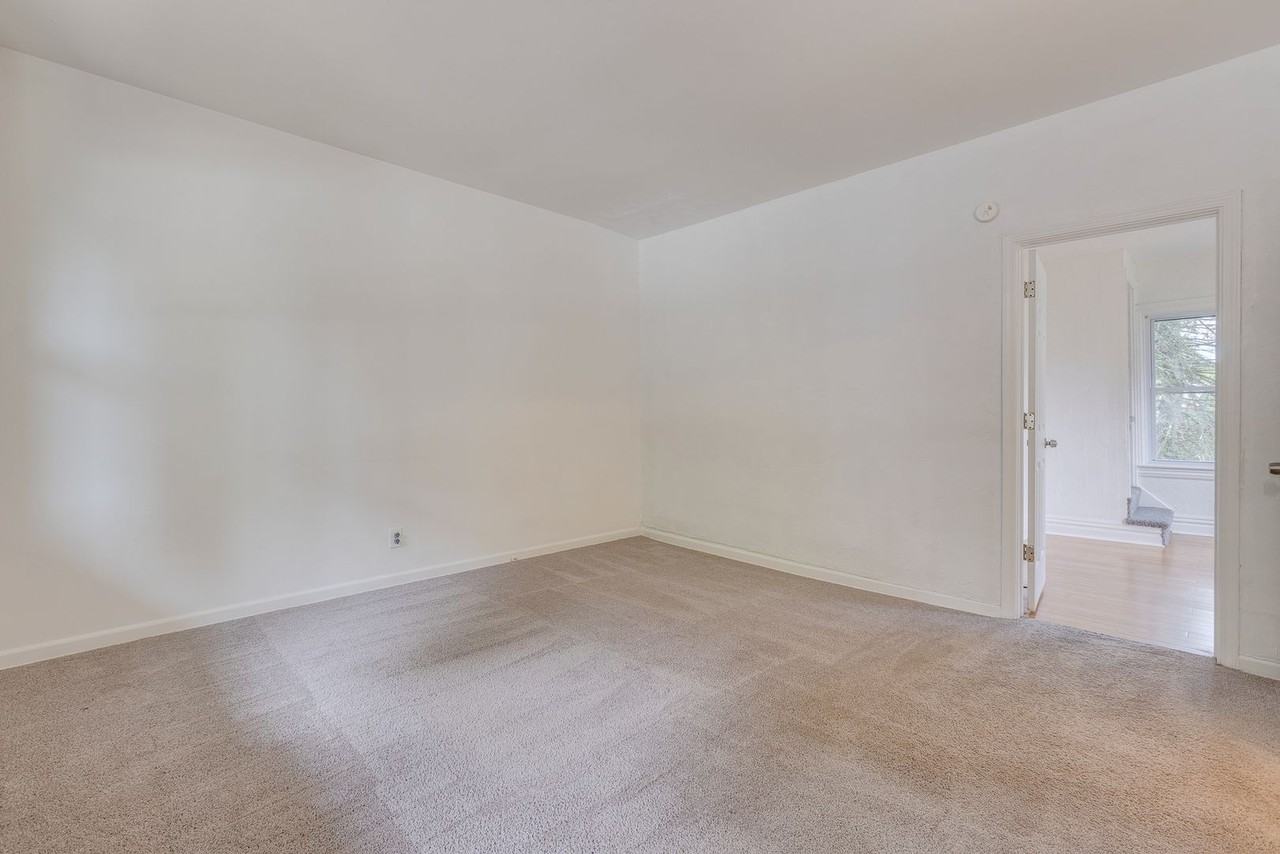 404 Belonda St - Photo 5 of 39