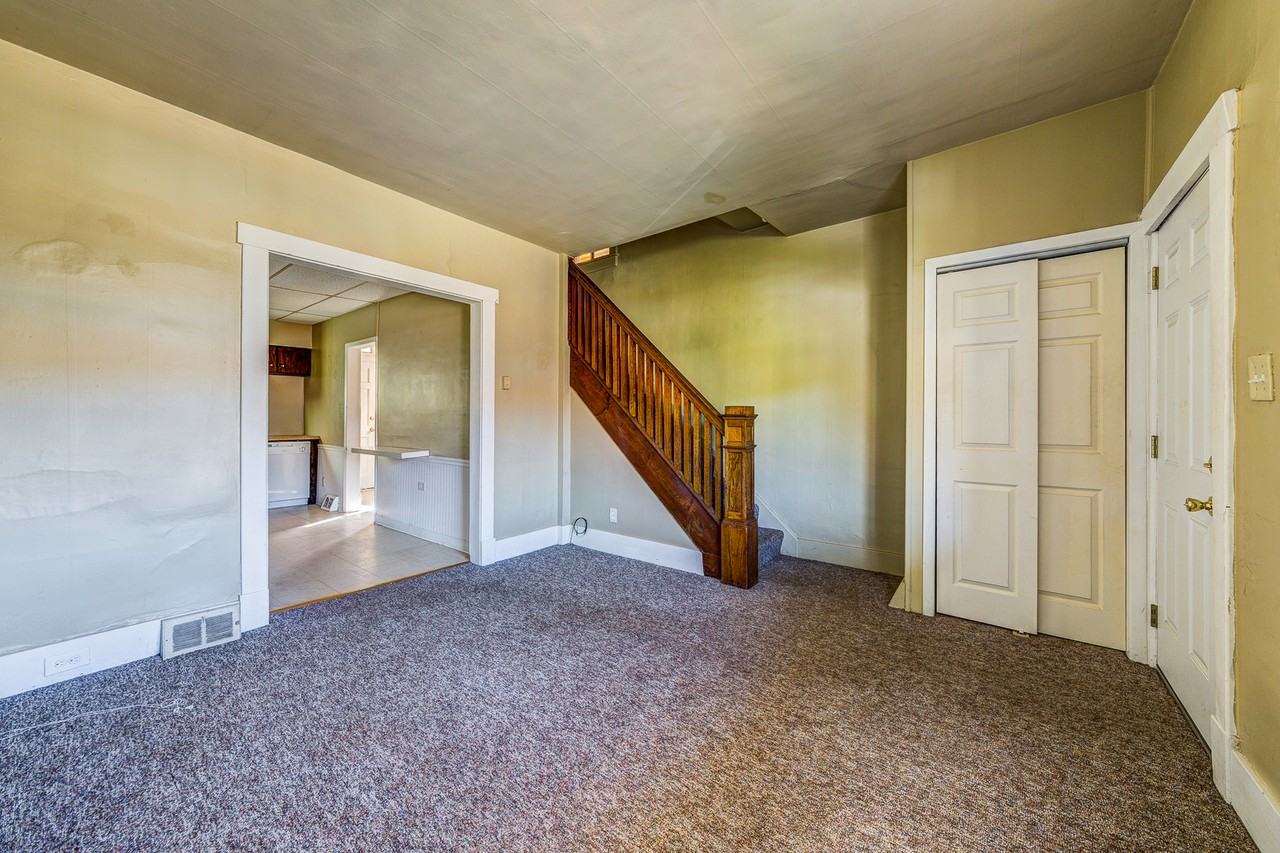 89 Westwood St - Photo 2 of 16