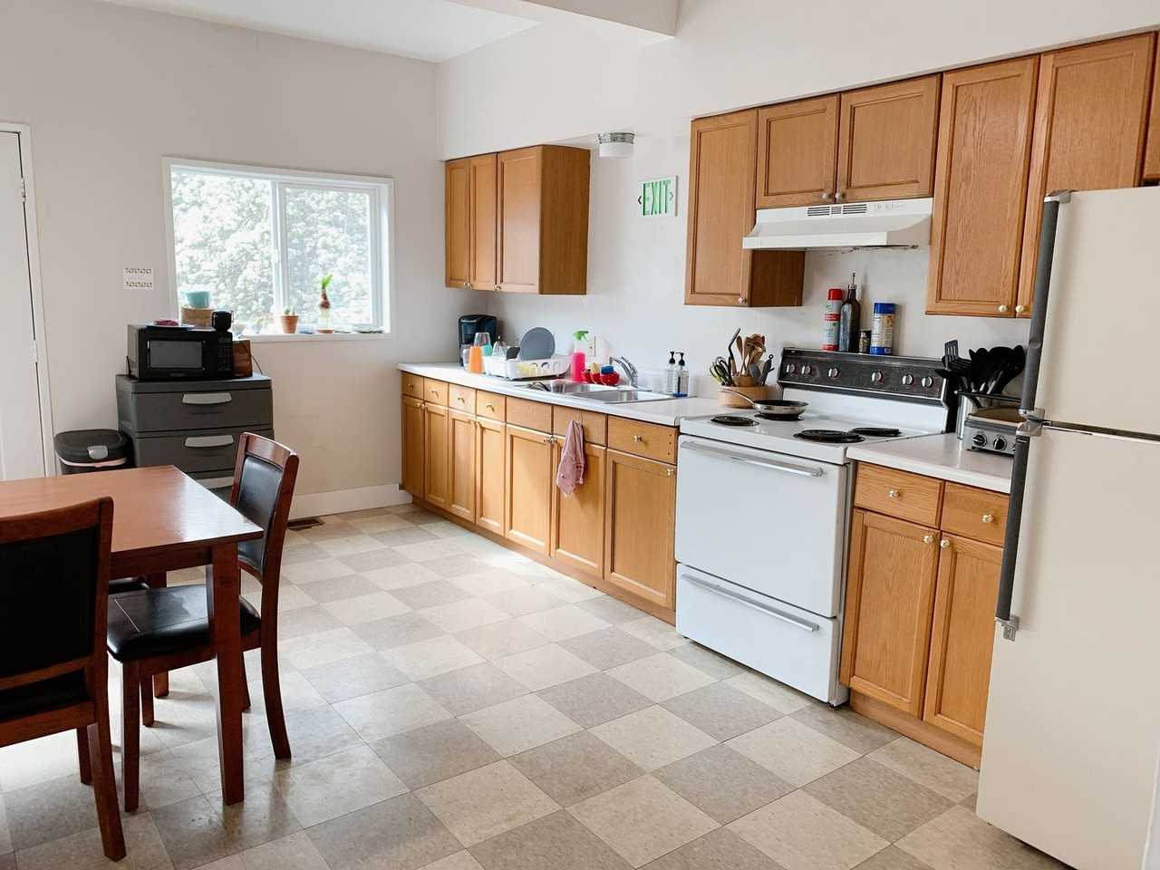 1233 Grant St - Photo 4 of 21