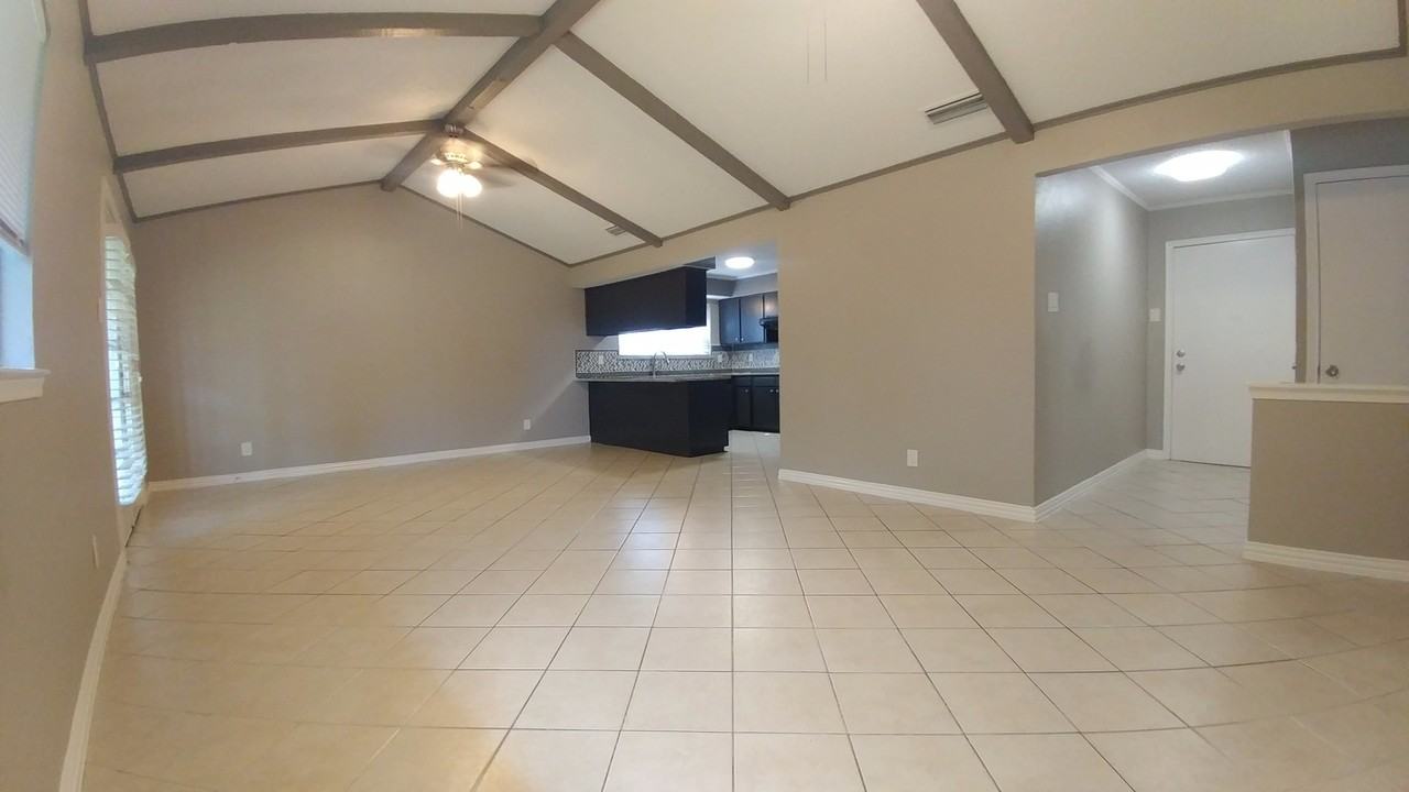 1402 Meadow Way - Photo 2 of 12