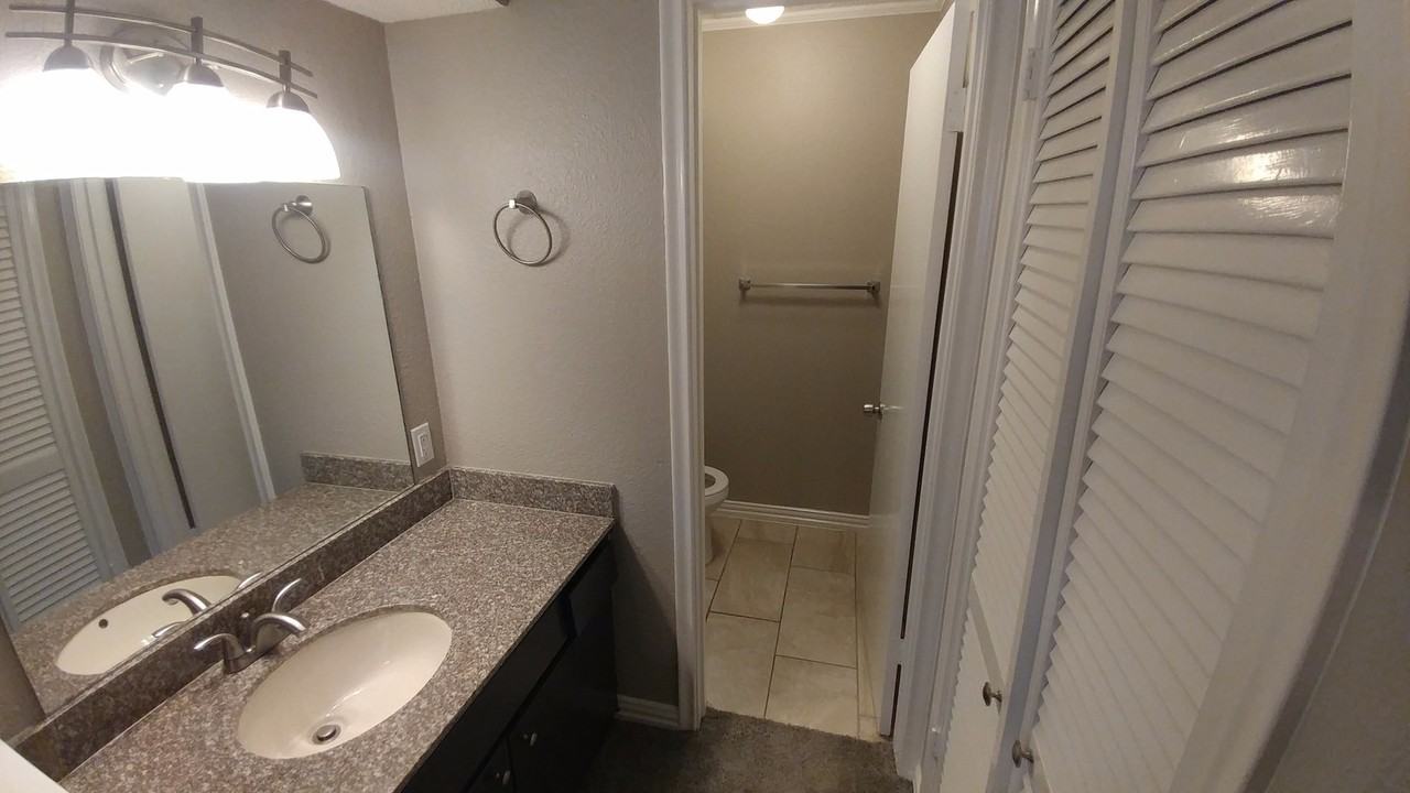 1402 Meadow Way - Photo 6 of 12