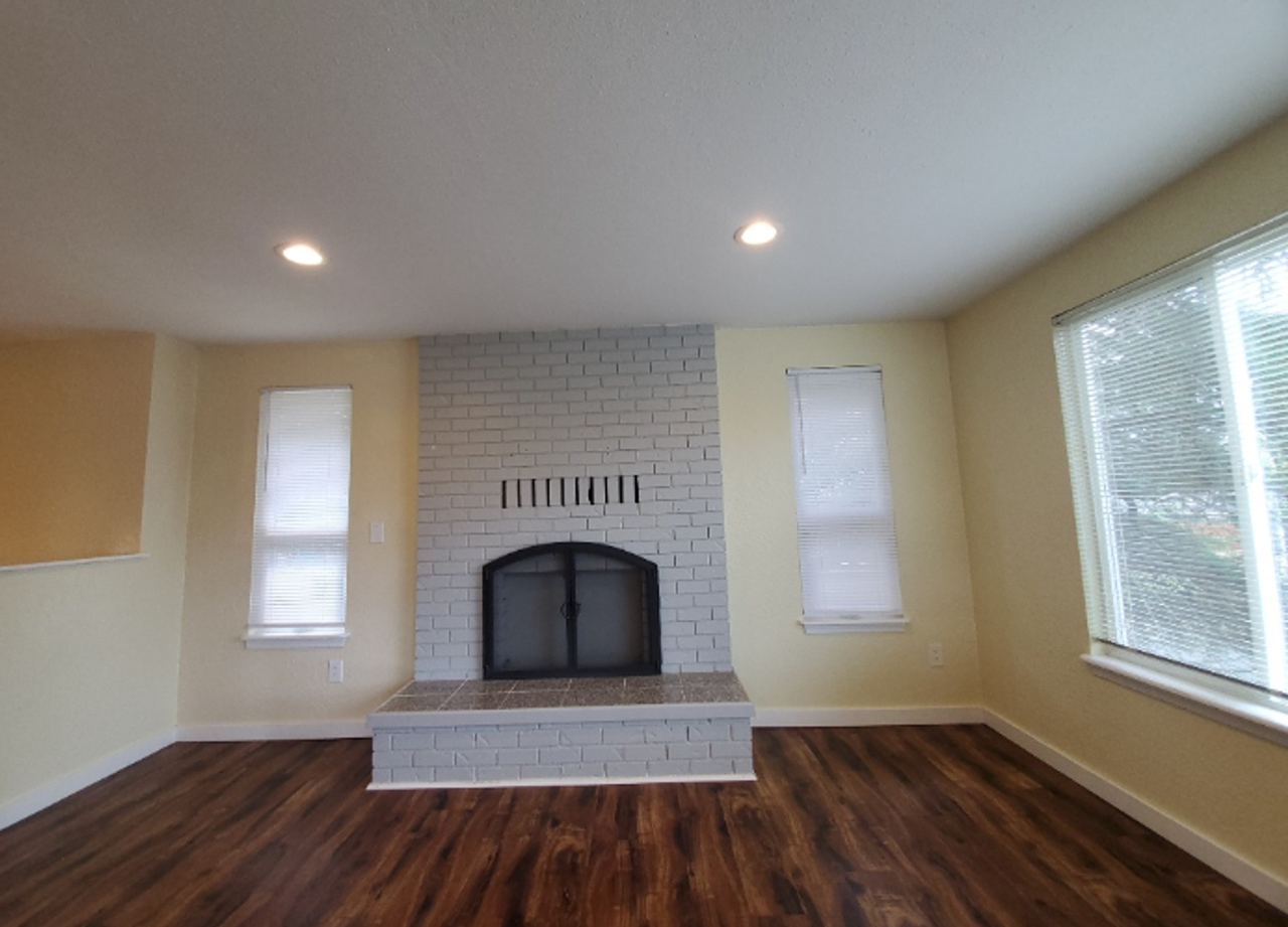 2701 St Clair St - Photo 5 of 15