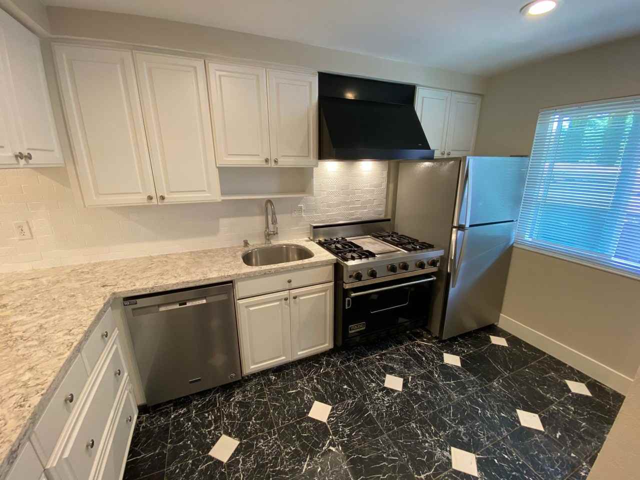 1970 Ascot Dr - Photo 5 of 12