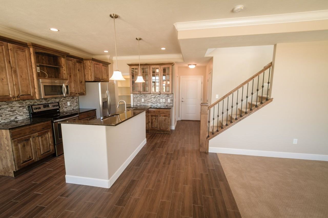 971 N 1030 W - Photo 4 of 14