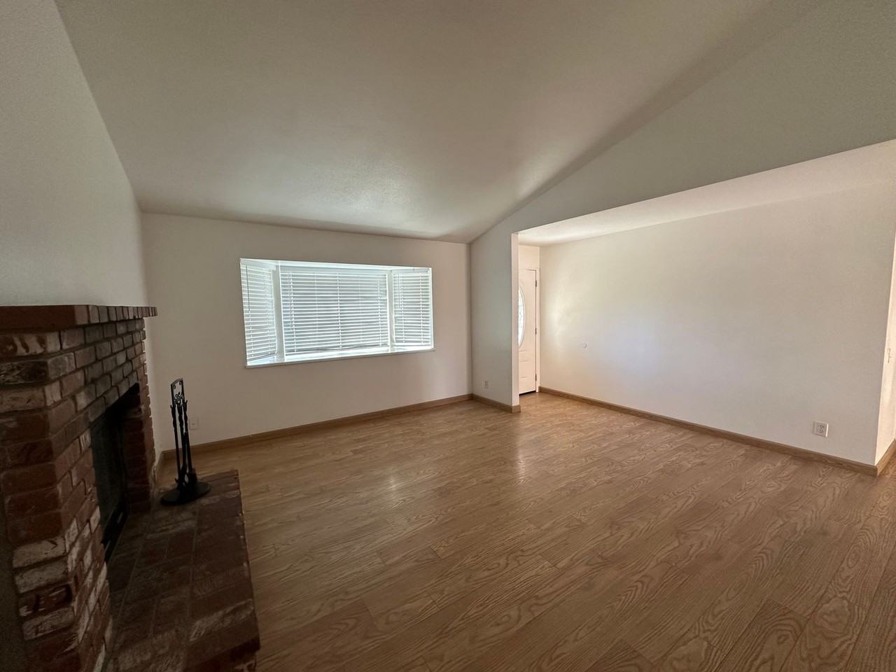 431 Jacobs Ct - Photo 3 of 16