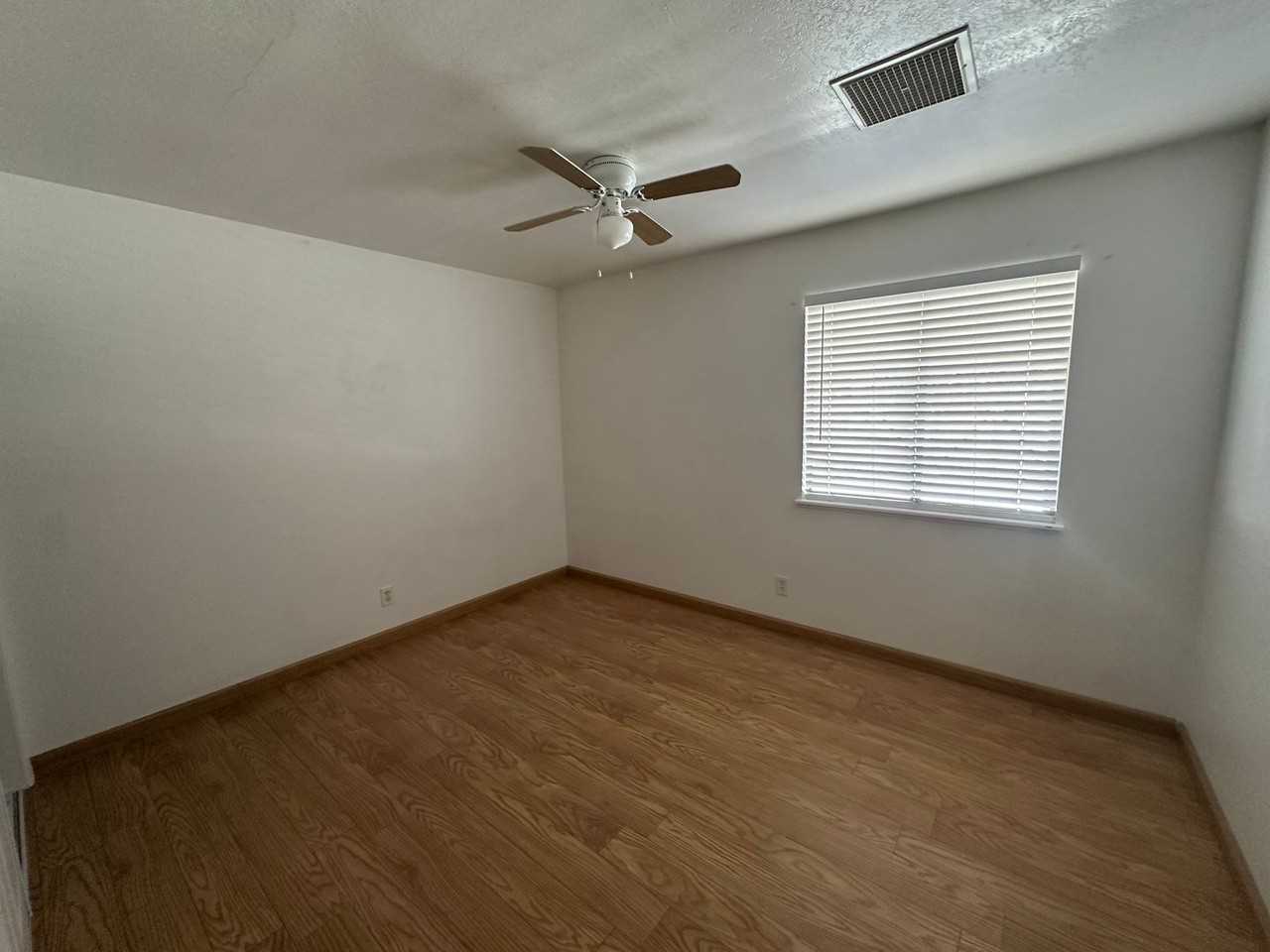 431 Jacobs Ct - Photo 6 of 16