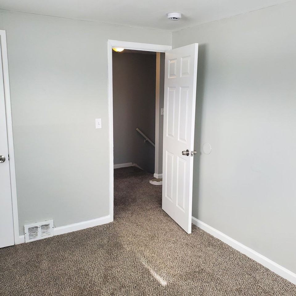 2844 Colorado Avenue - Photo 5 of 10