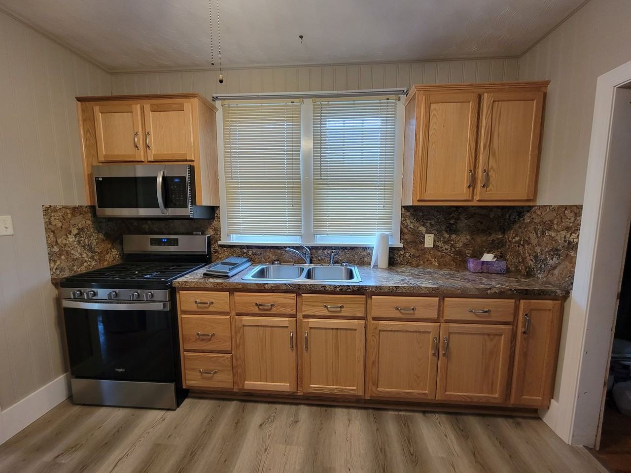 137 Maple Ave - Photo 5 of 32
