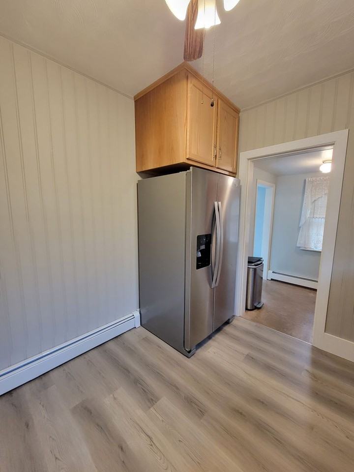 137 Maple Ave - Photo 6 of 32