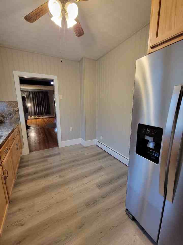 137 Maple Ave - Photo 7 of 32