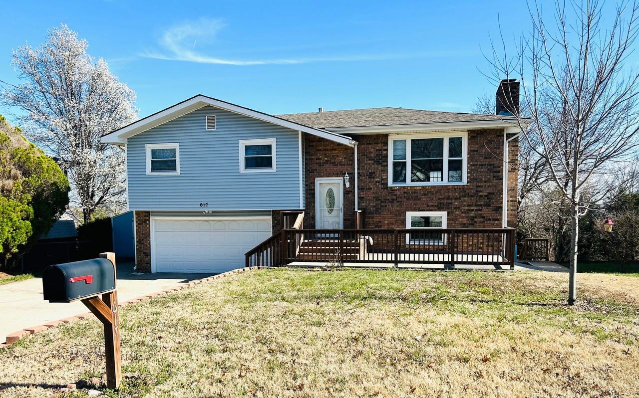 617 Rockledge Dr, Junction City, KS 66441 3 bedroom House Rental