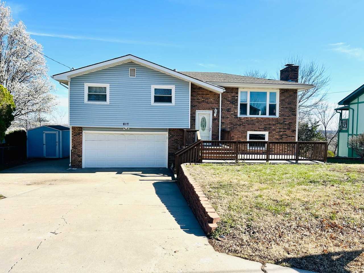 617 Rockledge Drive - Photo 2 of 30