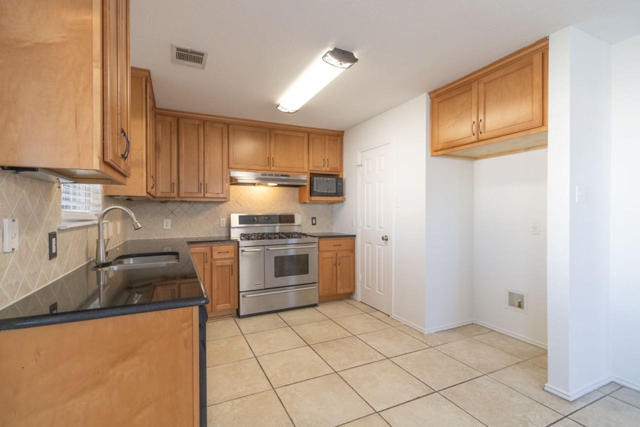 3813 Top Rock Ln - Photo 3 of 28