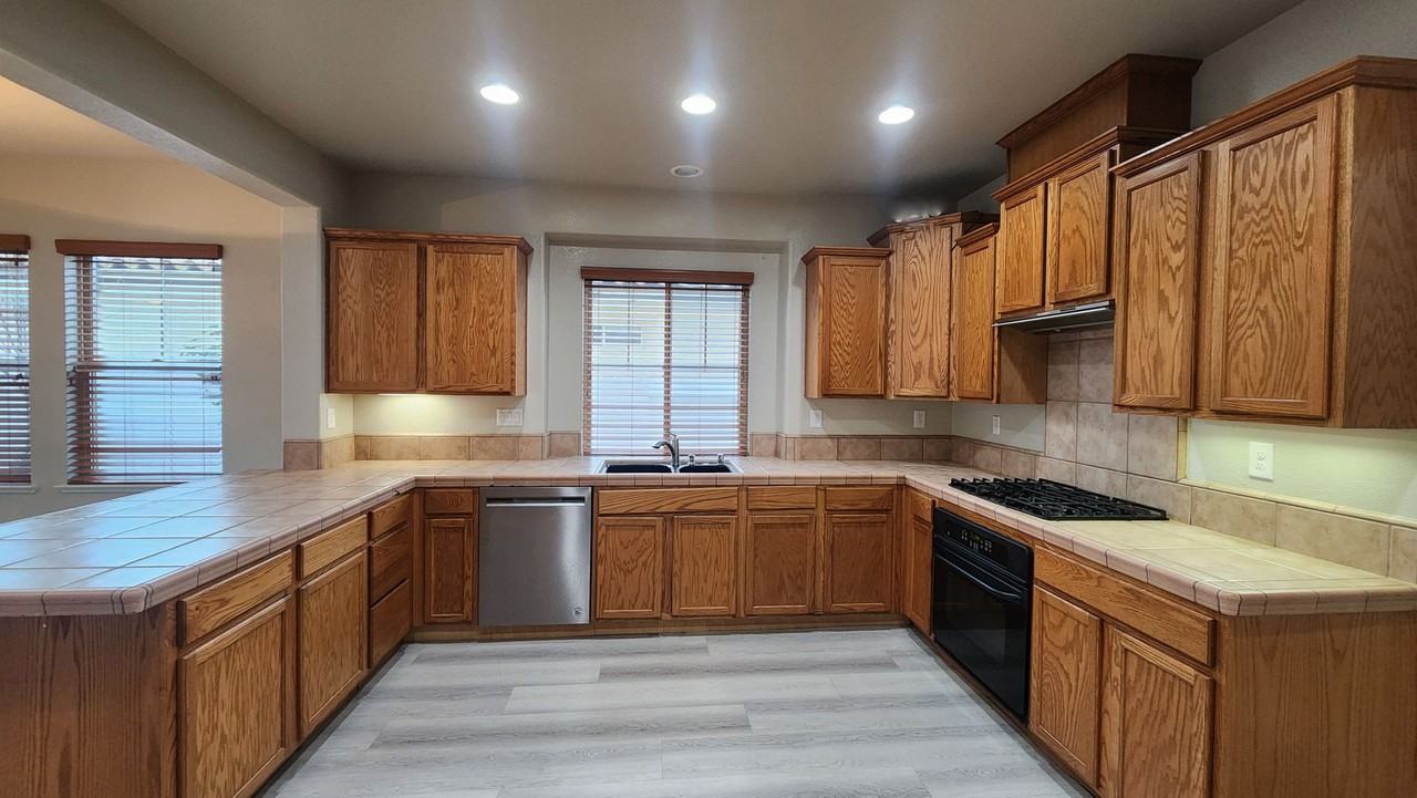 4020 Perris Ct - Photo 4 of 50