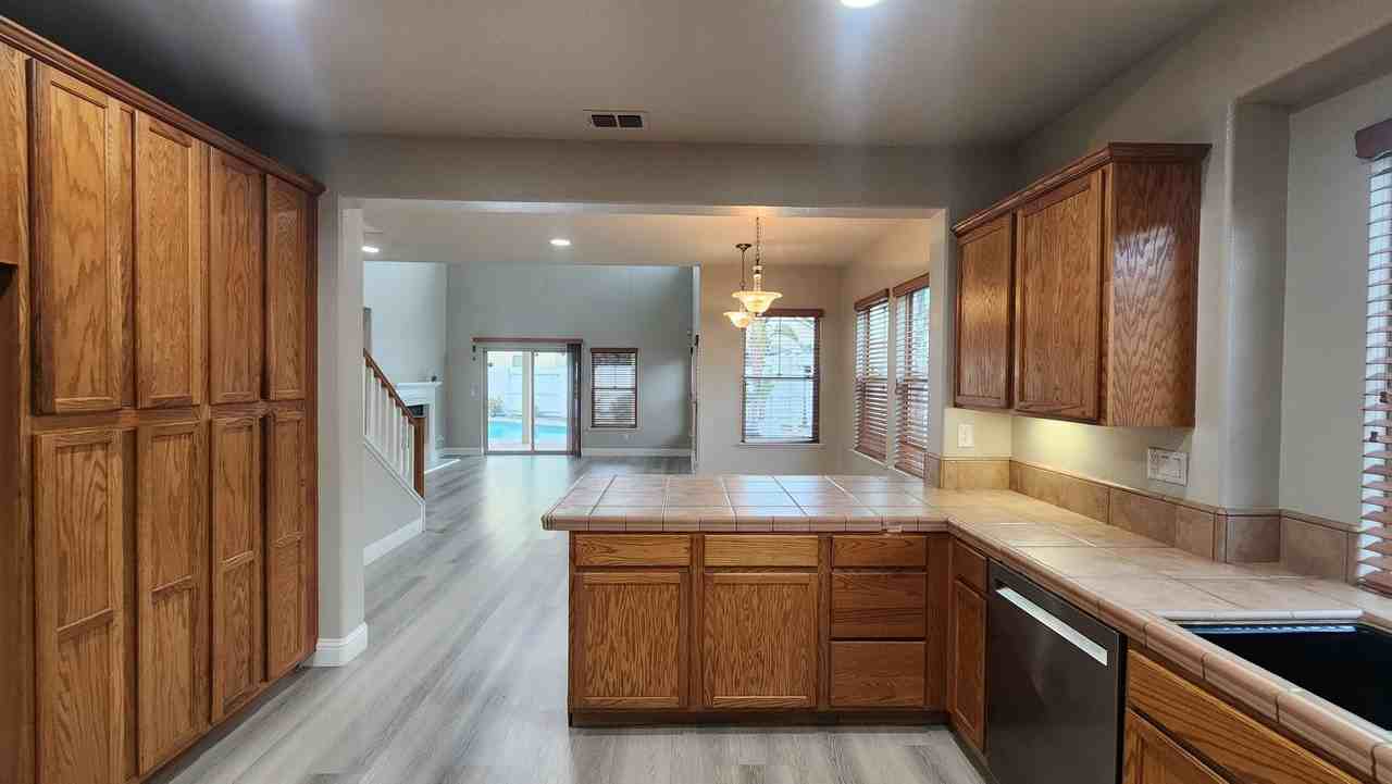 4020 Perris Ct - Photo 6 of 50
