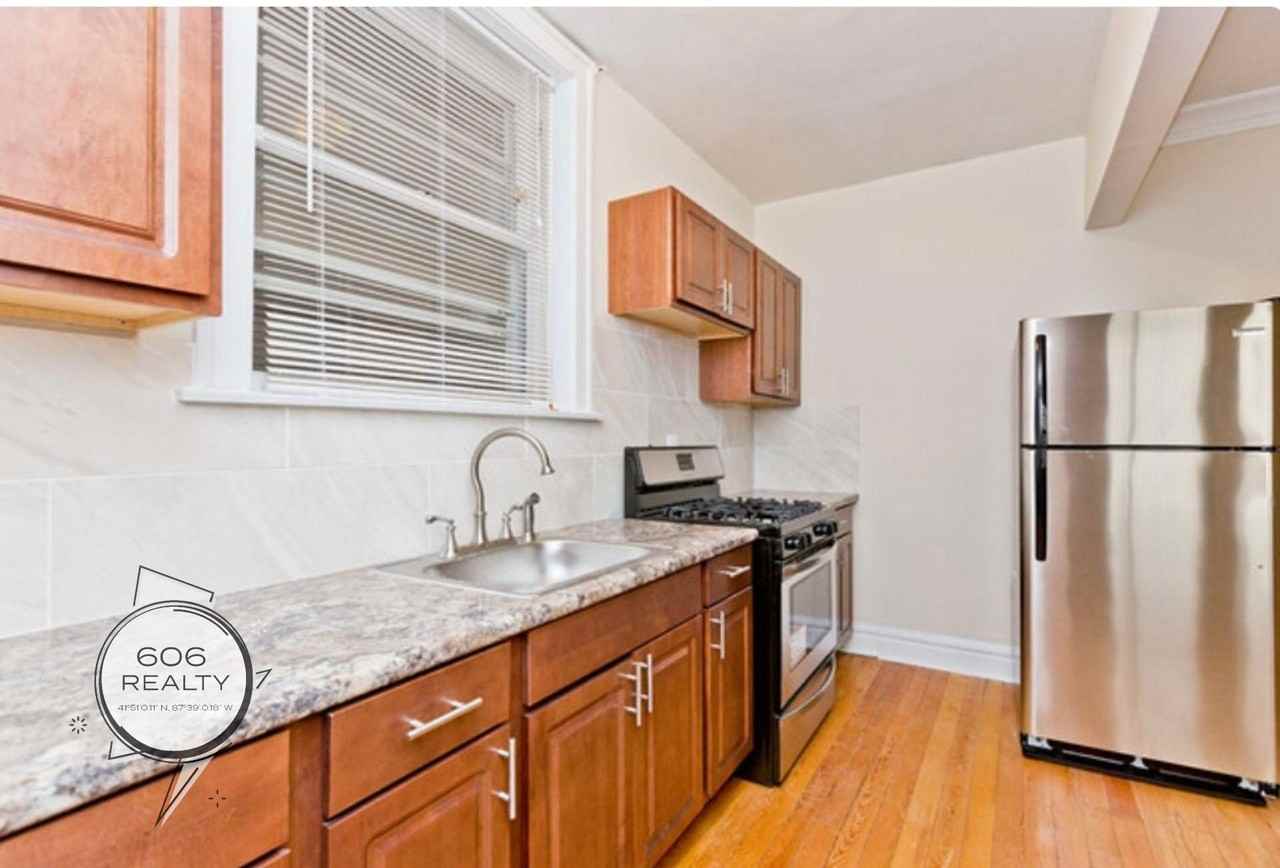 1942 Grove Ave Apt 1s - Photo 2 of 8