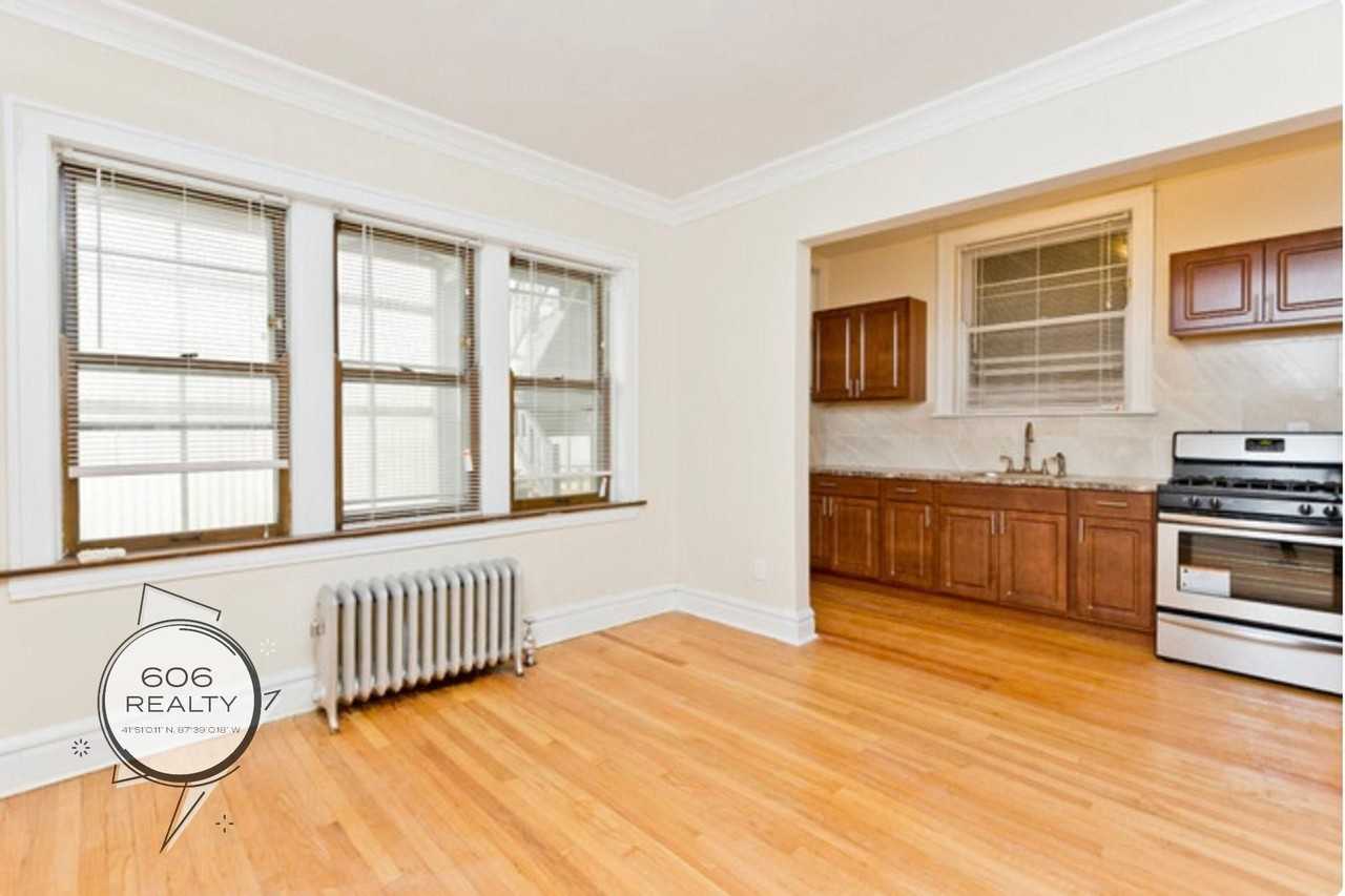 1942 Grove Ave Apt 1s - Photo 3 of 8