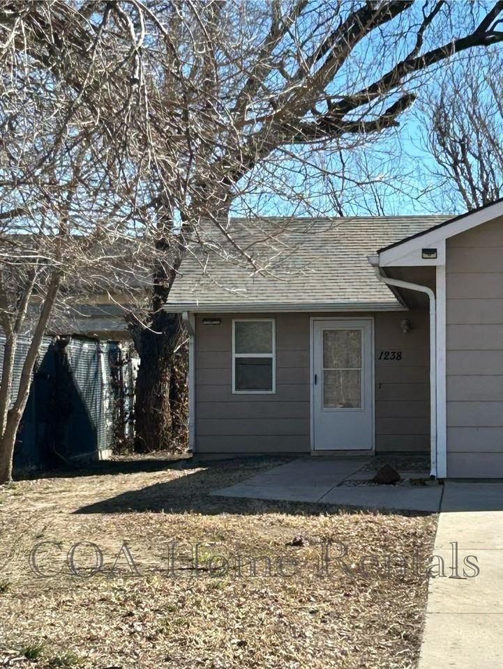 1238 N Mathewson Ave - Photo 2 of 13