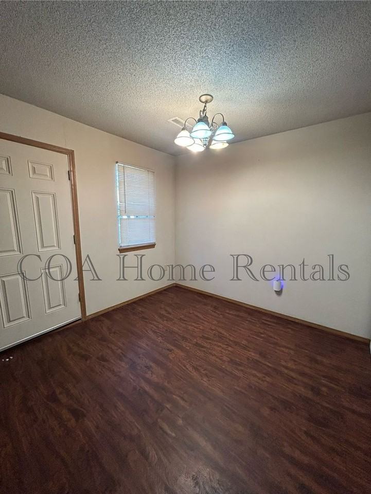 1238 N Mathewson Ave - Photo 3 of 13