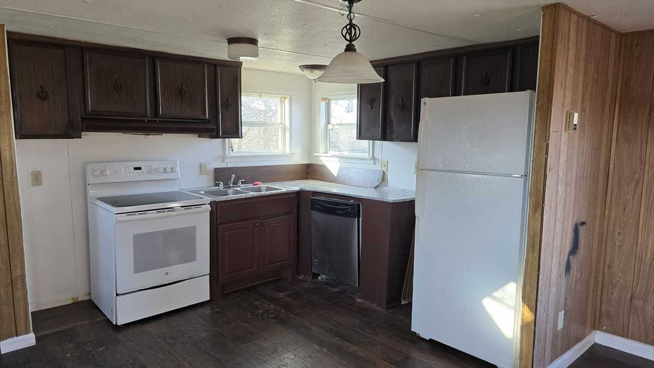 18509 Blake Manor Rd - Photo 5 of 12