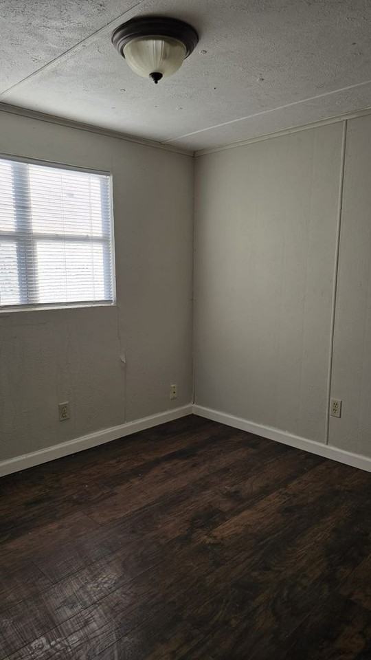 18509 Blake Manor Rd - Photo 6 of 12