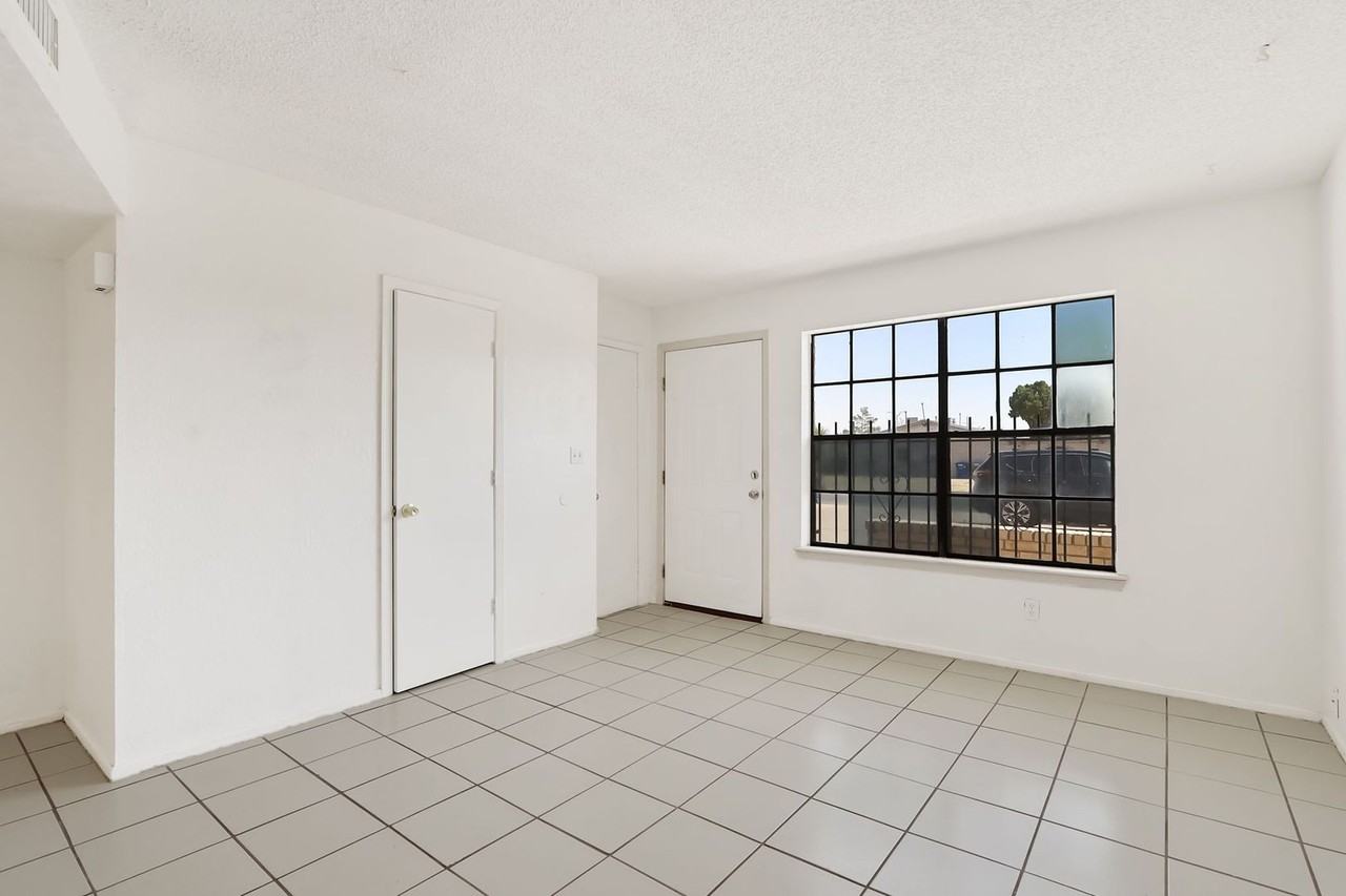 3017 E Glen Dr - Photo 3 of 12