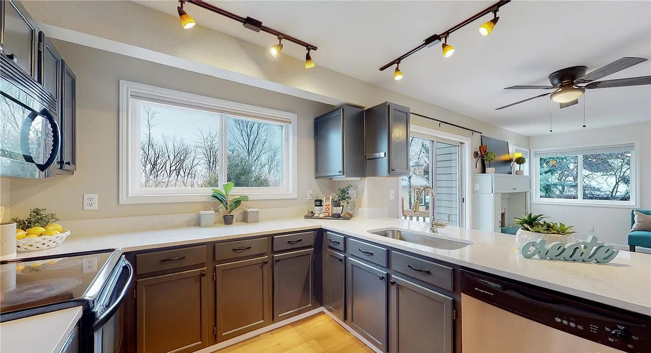 5740 Slick Rock Ct - Photo 7 of 32