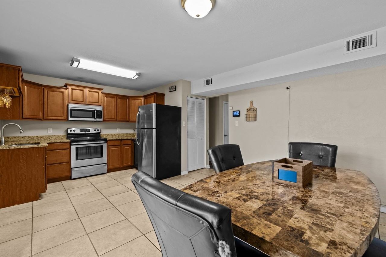 1221 Clydesdale Ln - Photo 5 of 23