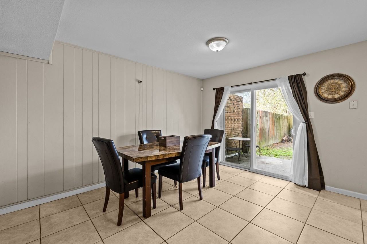 1221 Clydesdale Ln - Photo 7 of 23