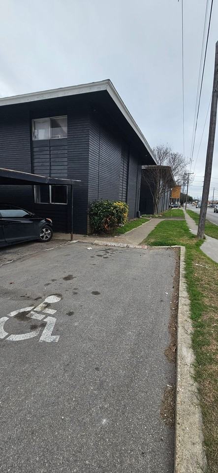 SILVERSPRING APARTMENTS - Photo 3 of 31