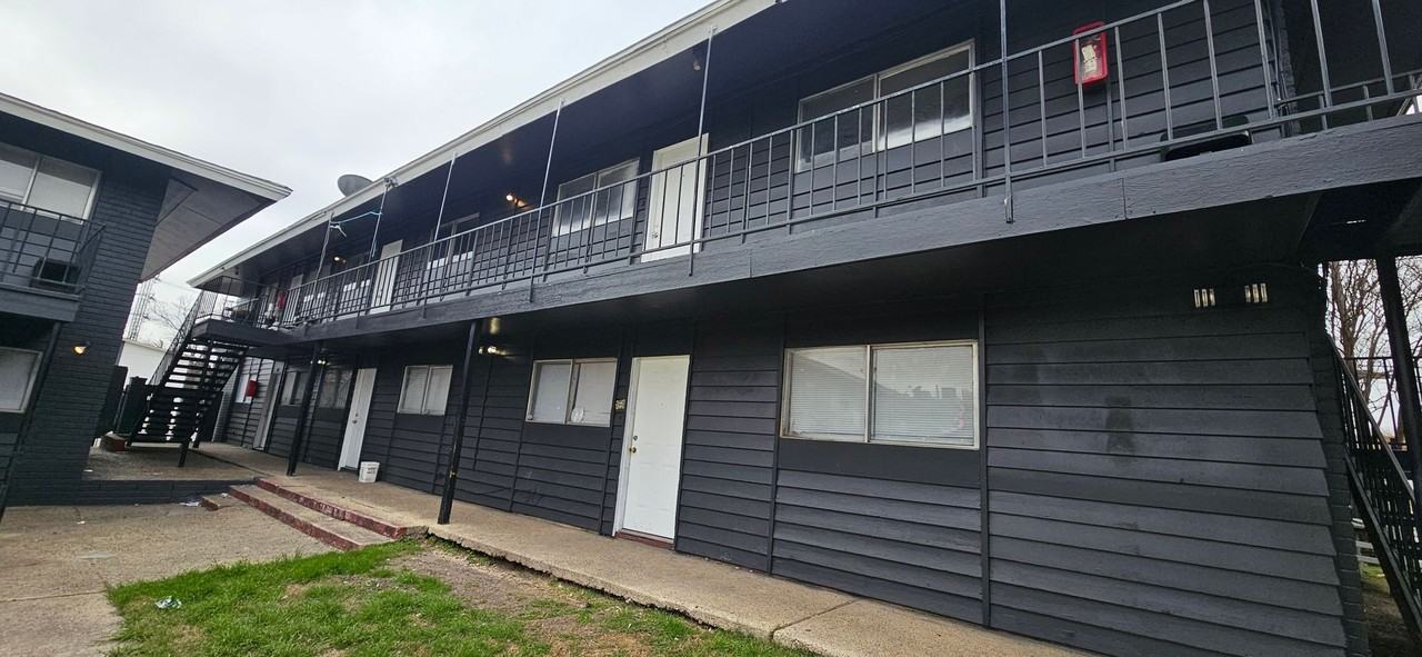 SILVERSPRING APARTMENTS - Photo 4 of 31