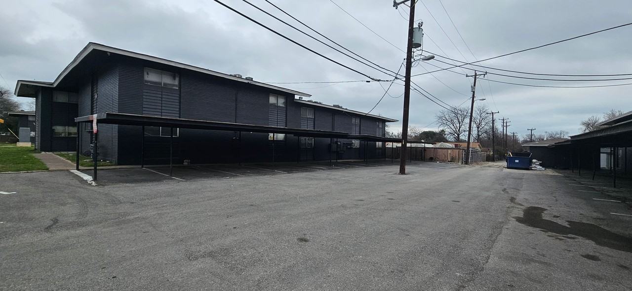 SILVERSPRING APARTMENTS - Photo 6 of 31