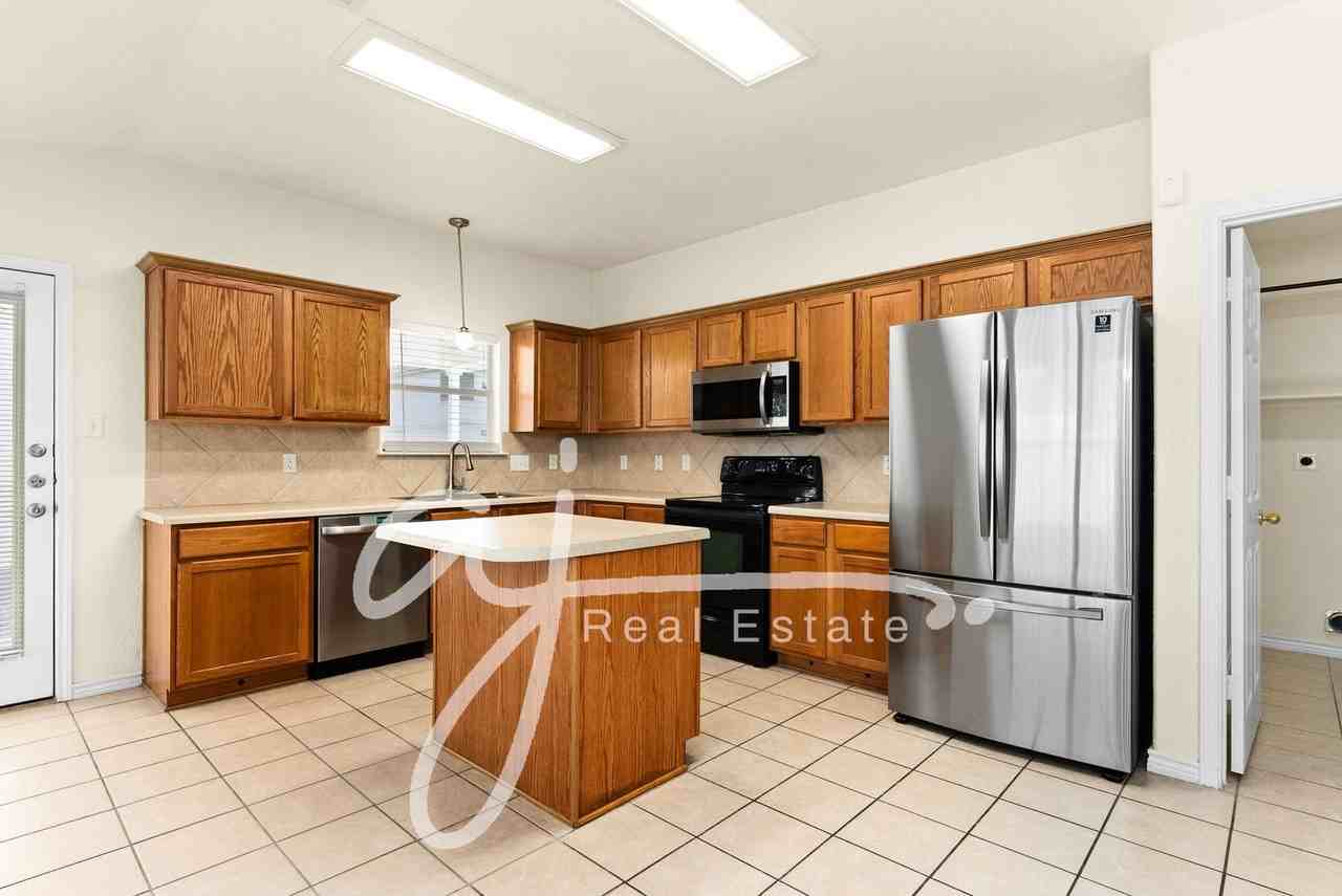 4908 Sydney Harbour Ct - Photo 4 of 15