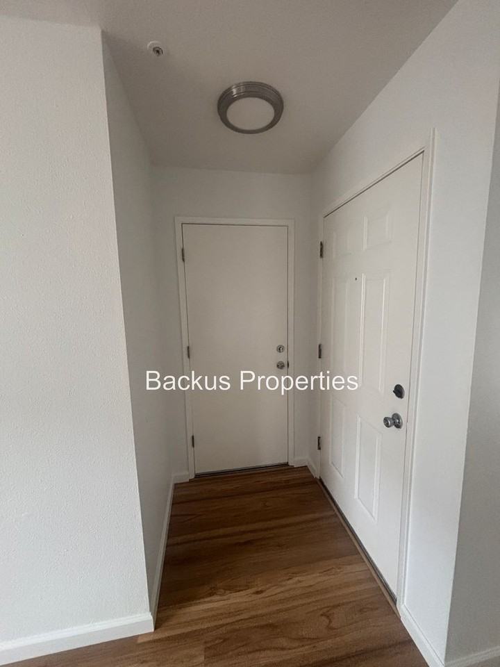 24208 Lincoln St - Photo 2 of 22