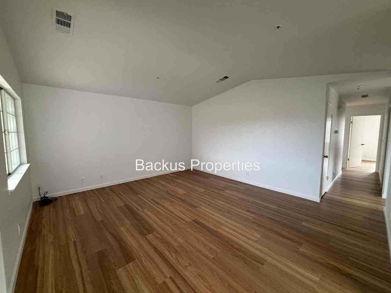 24208 Lincoln St - Photo 3 of 22