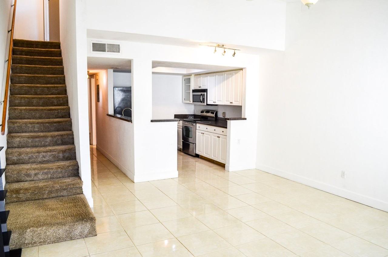 2508 Sw 35th Pl Bldg I #50 - Photo 5 of 17