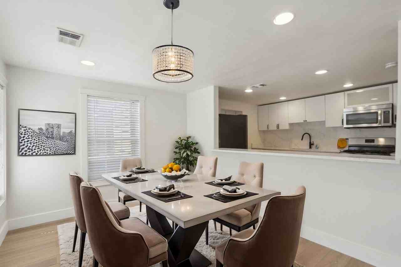 2110 E 16th St - Photo 4 of 28