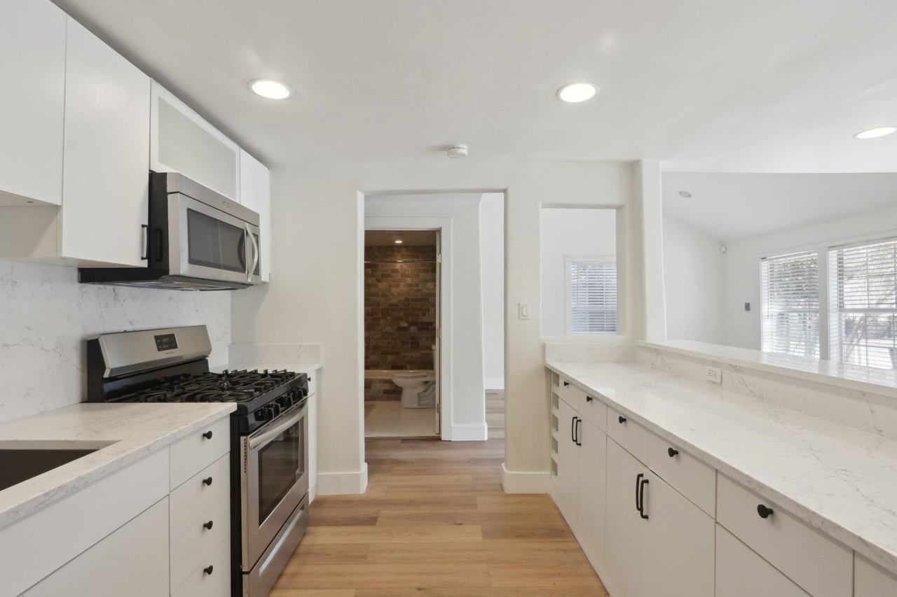 2110 E 16th St - Photo 7 of 28