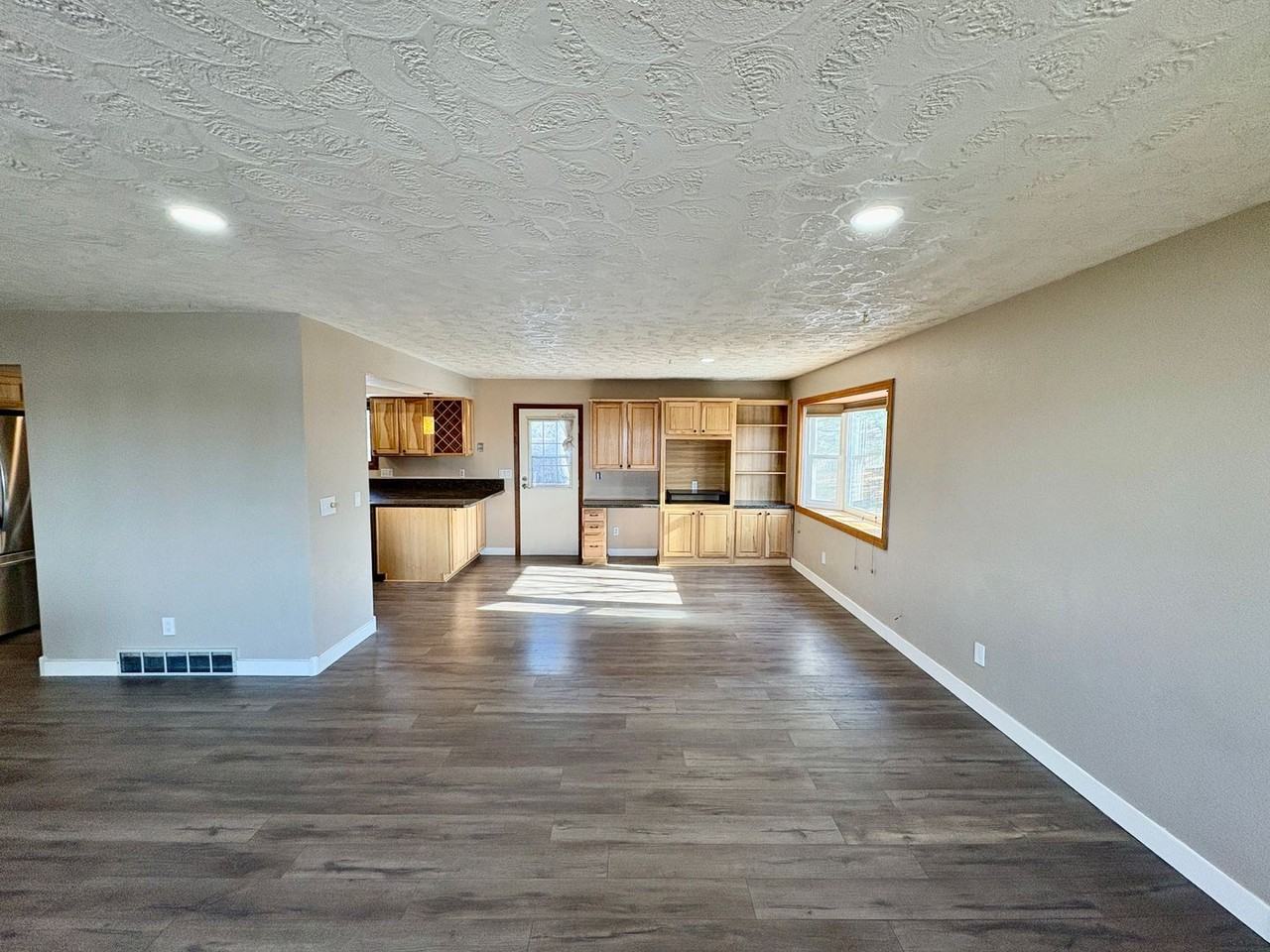 2443 Brook Hollow Dr - Photo 6 of 31