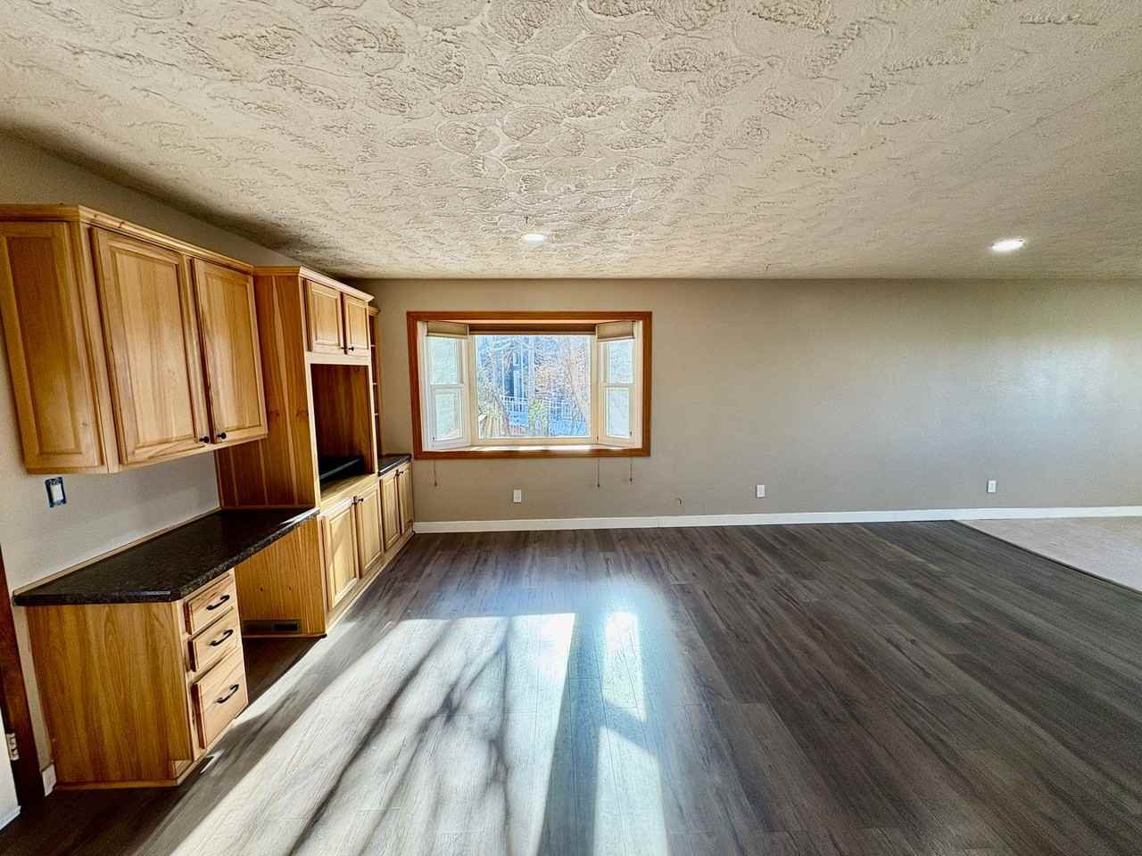 2443 Brook Hollow Dr - Photo 7 of 31