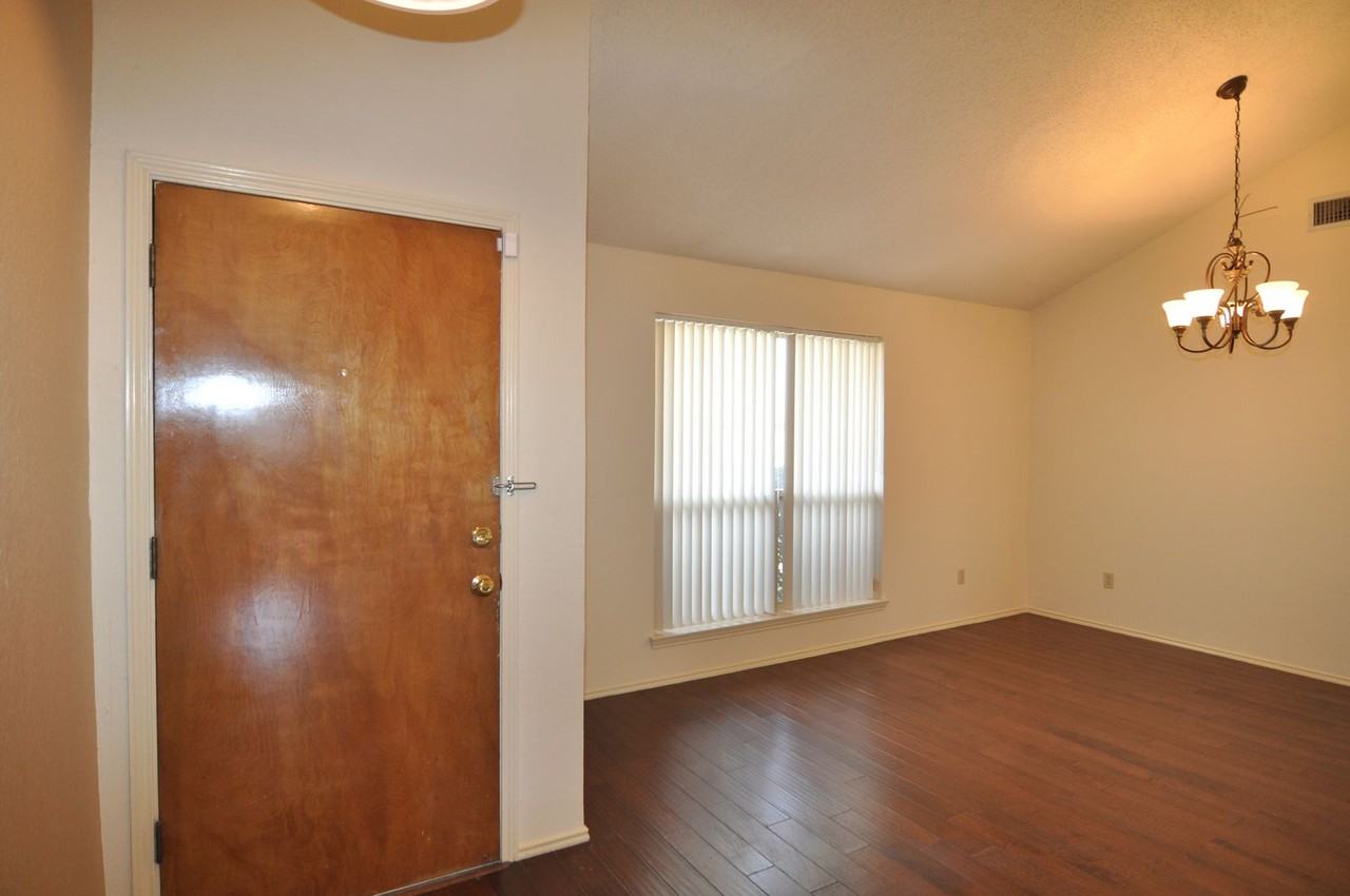 218 E Denton Dr - Photo 3 of 17