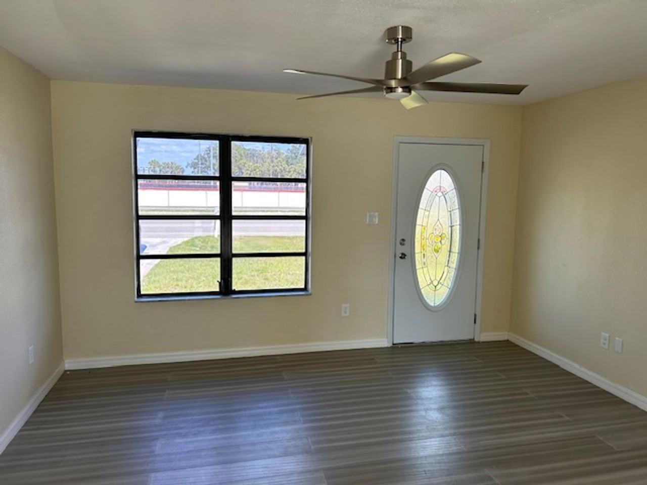 18113 Cochran Boulevard - Photo 2 of 14