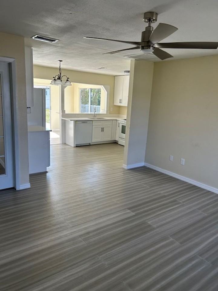 18113 Cochran Boulevard - Photo 3 of 14