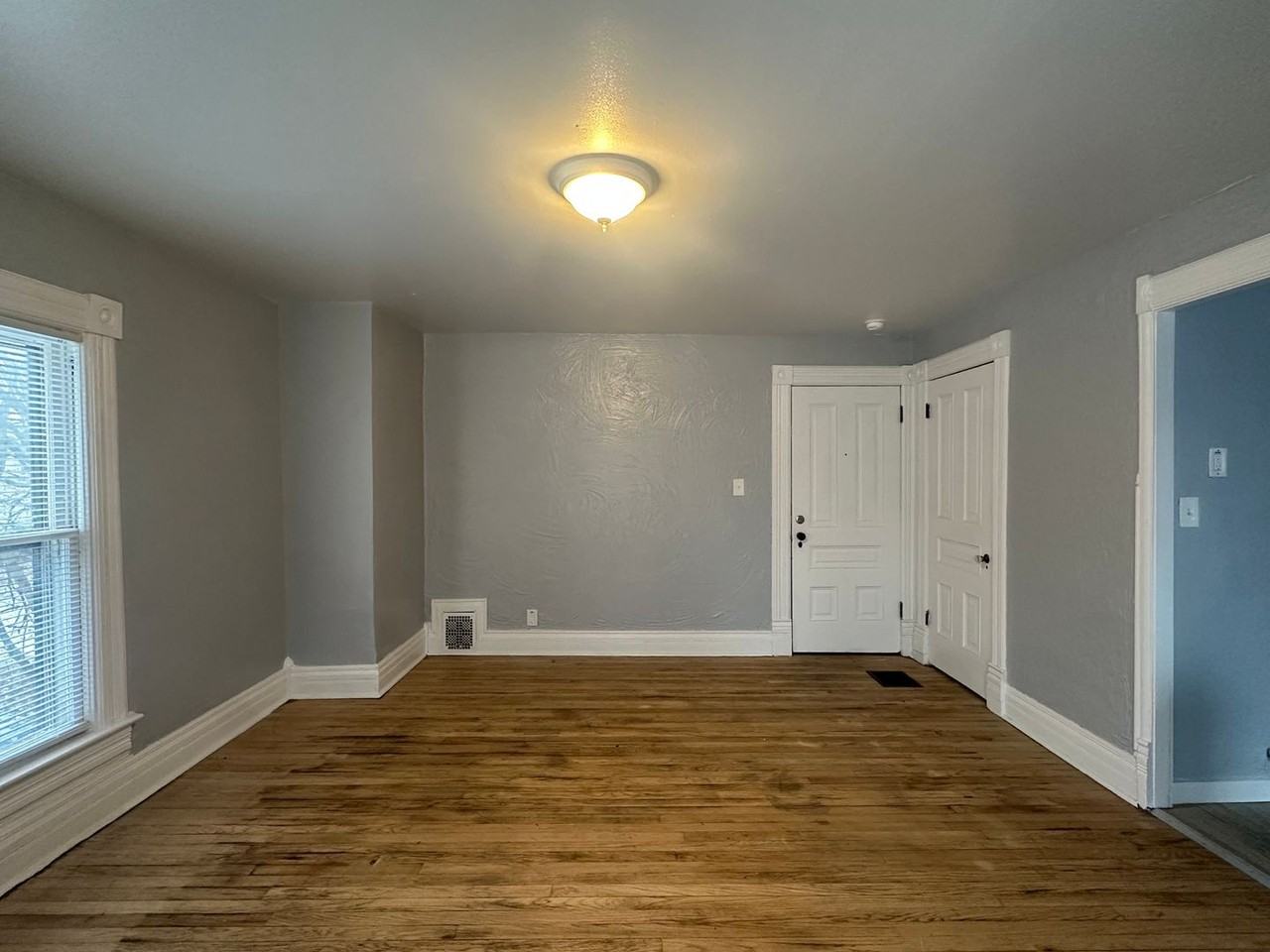 113 N. Hamilton (Rolling Lakes Yacht Club LLC) - Photo 5 of 6