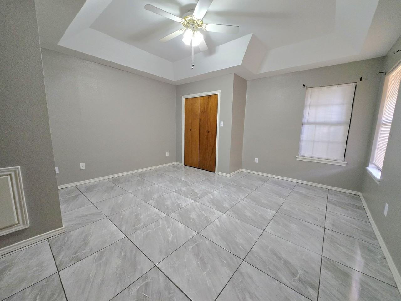 914 W Pierce Ave - Photo 5 of 10