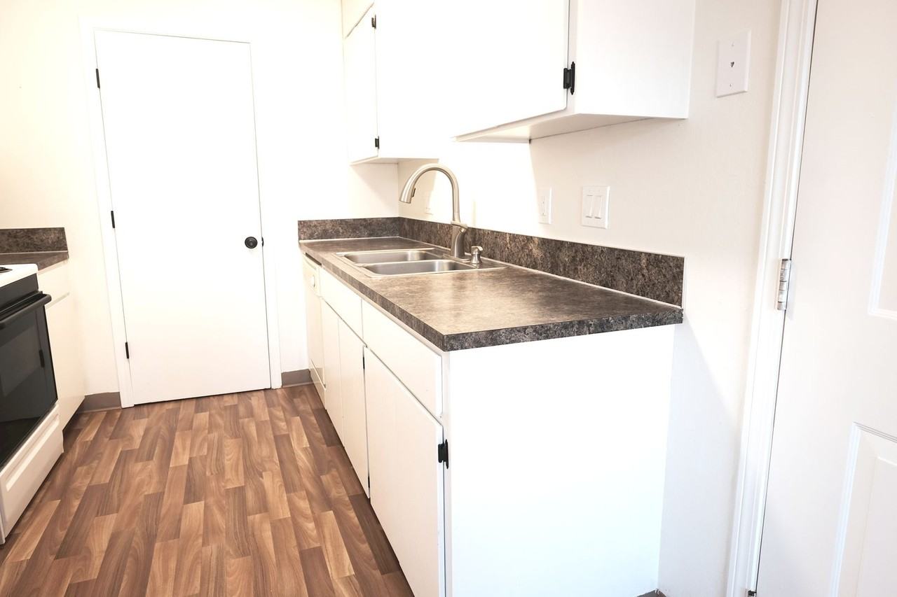 Cedars in Sweethome ** Walk in Closets, on site laundry in a lovely Community - Photo 3 of 50