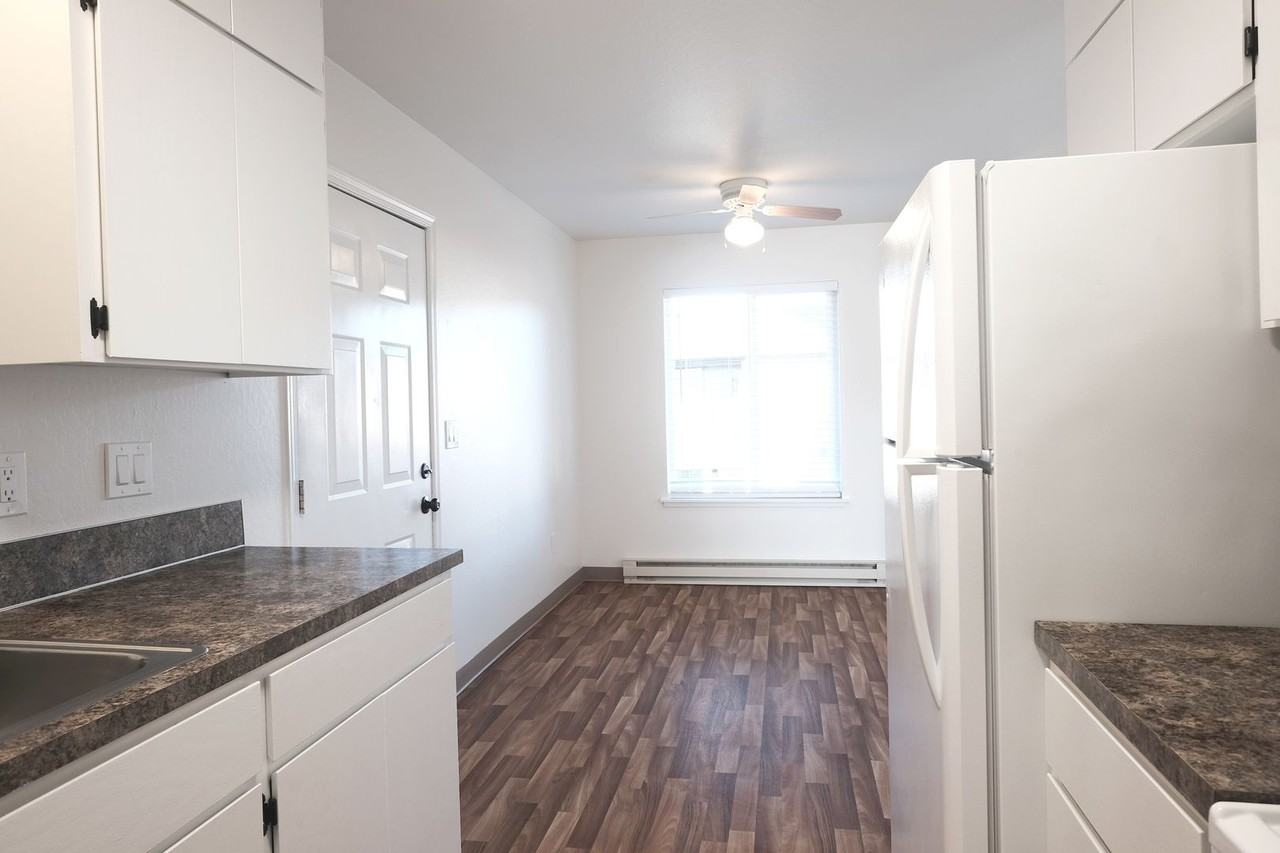 Cedars in Sweethome ** Walk in Closets, on site laundry in a lovely Community - Photo 4 of 50