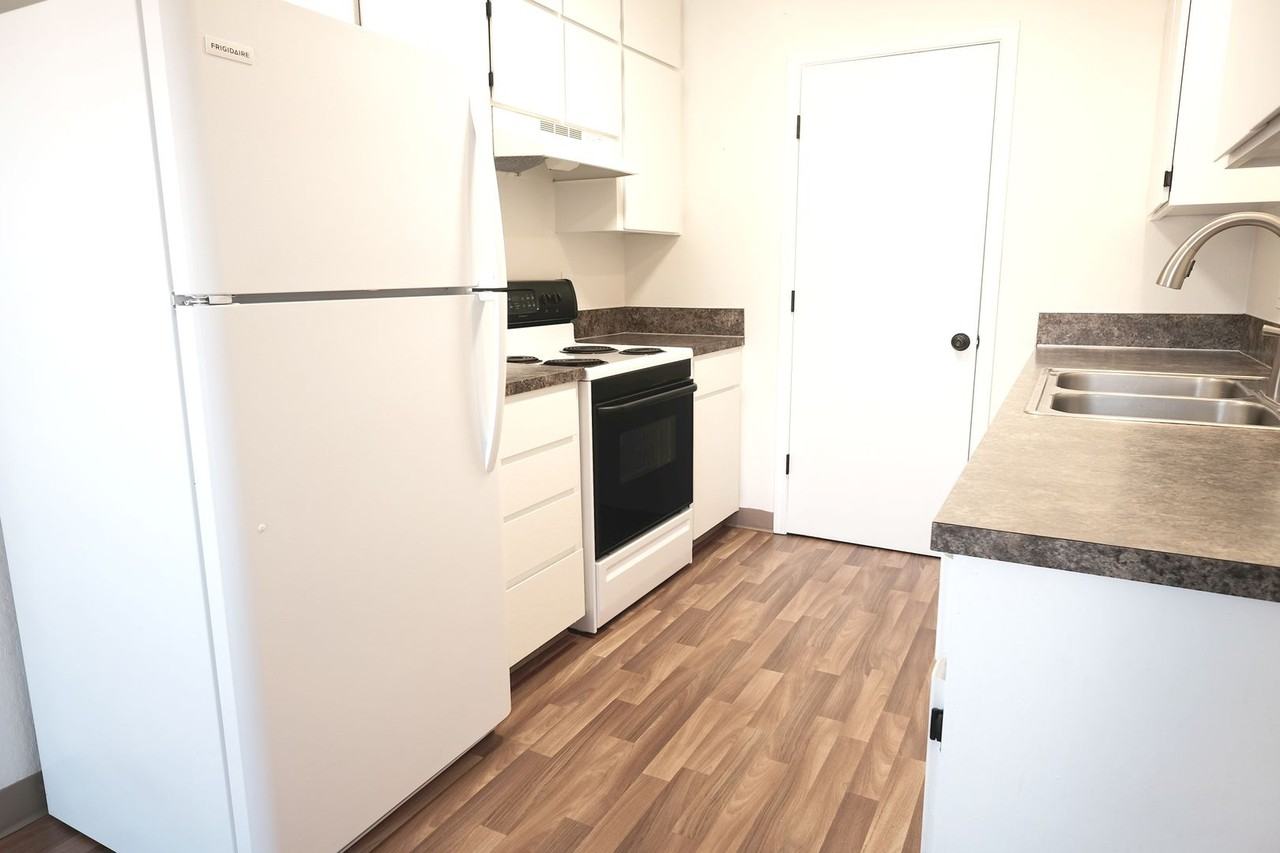 Cedars in Sweethome ** Walk in Closets, on site laundry in a lovely Community - Photo 5 of 50